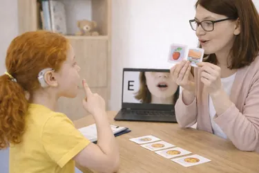 Занятия с сурдопедагогом